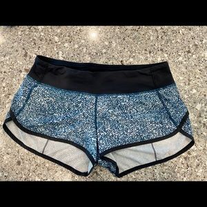 🍋 LuLulemon Speed Up Shorts 2.5” Size 6